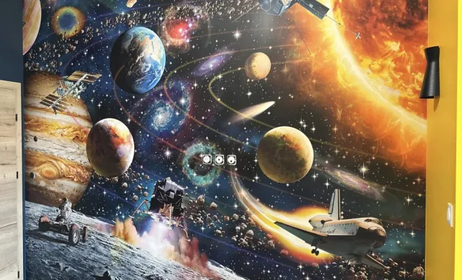 Pose de poster sur le thème de l'univers